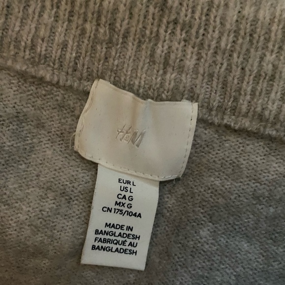 H&M Sweater - Picture 2 of 2